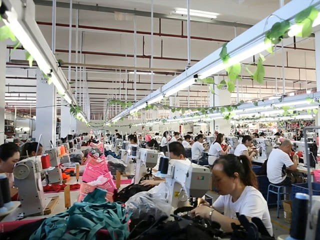 Pet Clothing OEM Guide: Solving MOQ and Lead Time for Growing Brands?